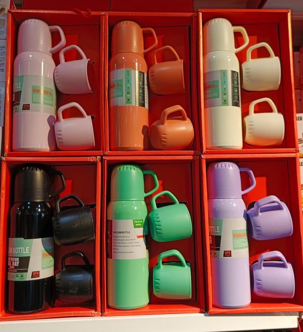 Vacuum Flask Stainless Steel Bottle With 2 Cups And Gift Box 550 Ml (random Color)